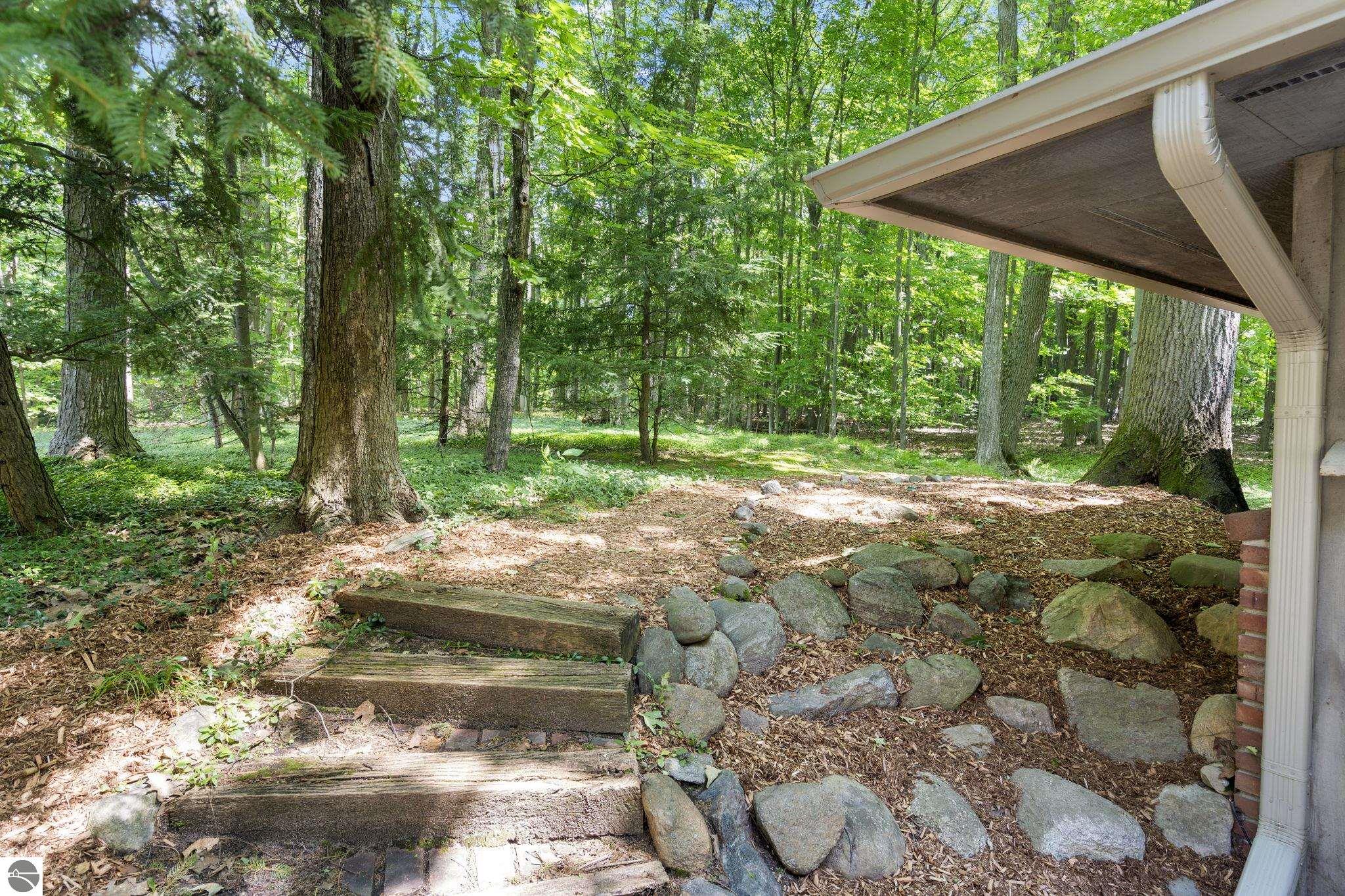 6575 Franklin Woods