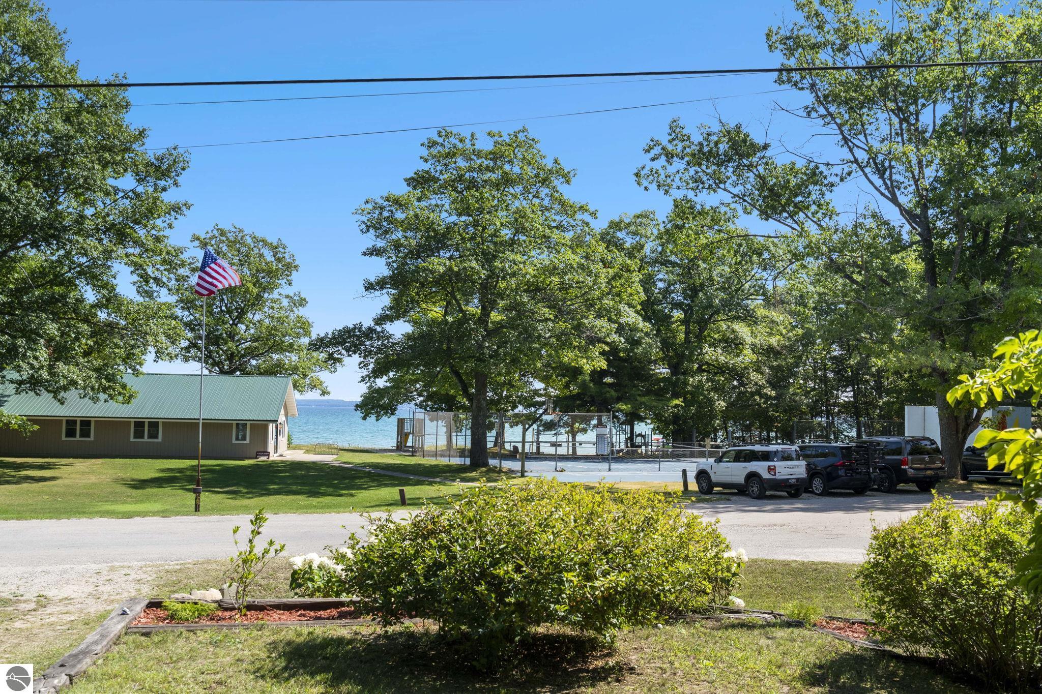 13631 N Forest Beach Shores