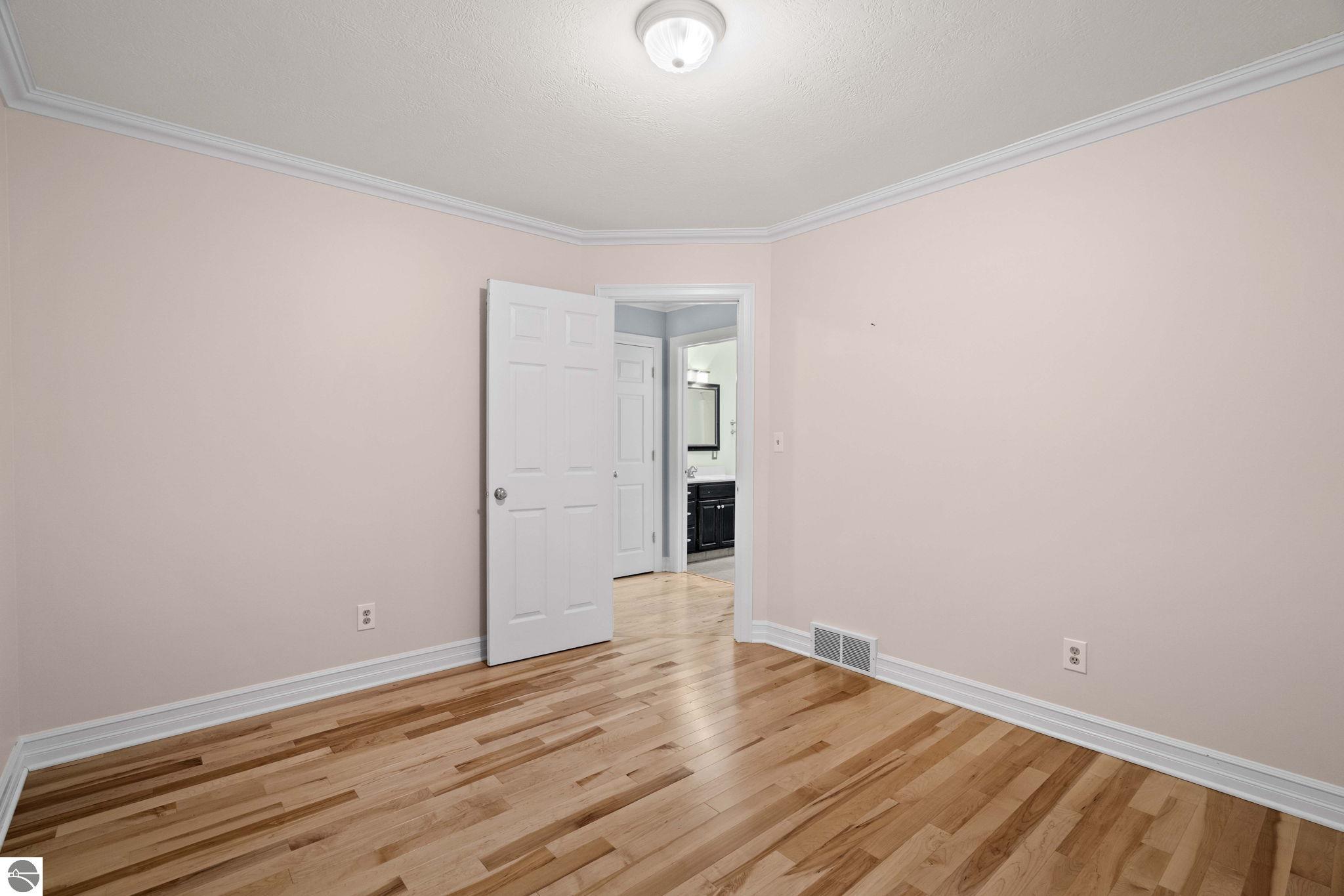 5763 MacKenzie Drive