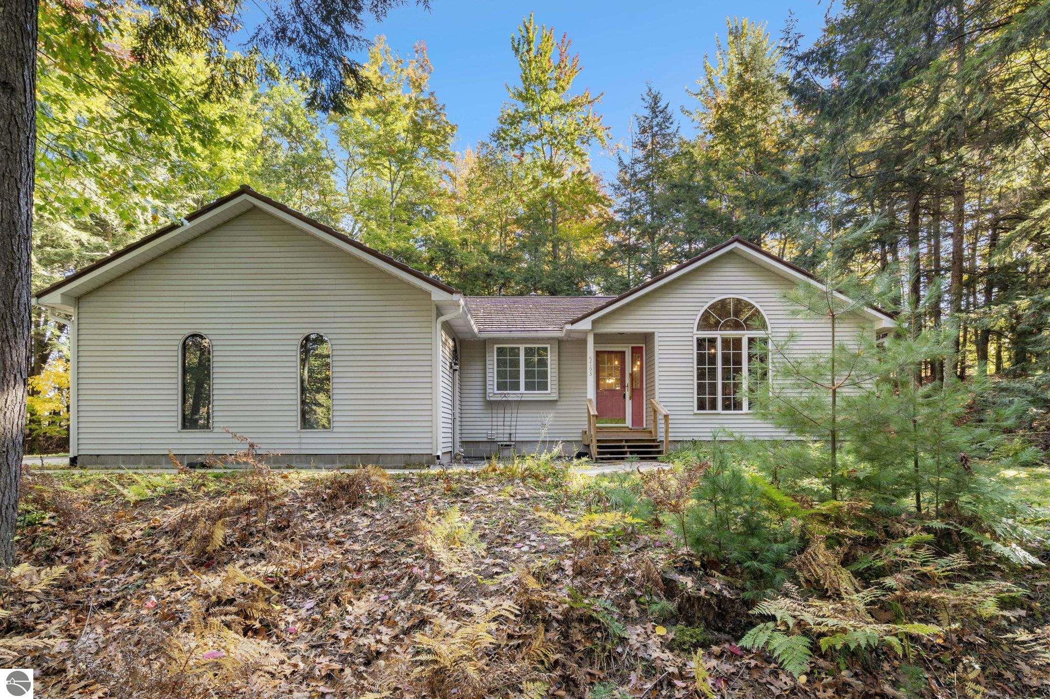 5763 Mackenzie Drive Kewadin Mi Us 49648 Beeadc237da355bed97aa73396452c7d