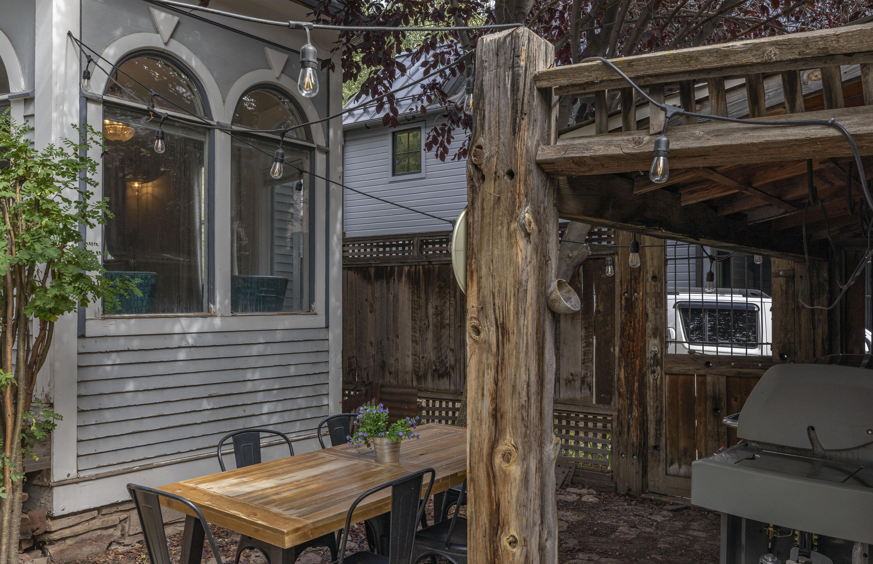 116 E Columbia Avenue