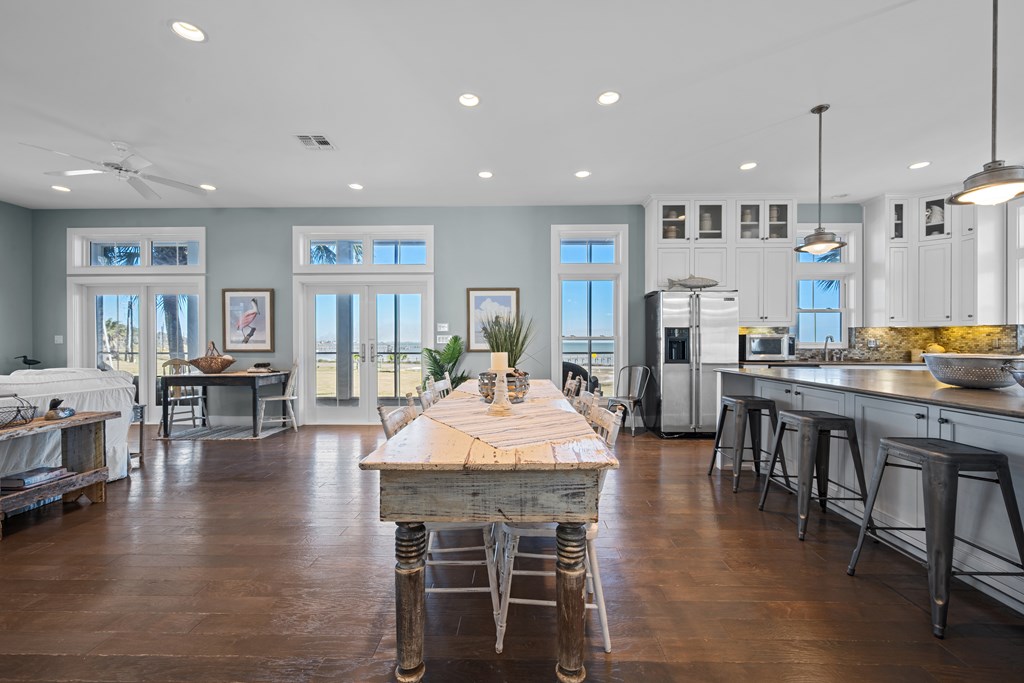 20 Old Cottage Beach Dr