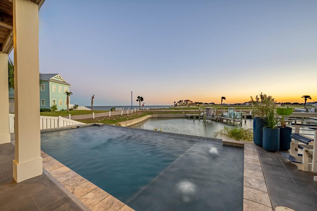 1002 Grand Cayman Ct