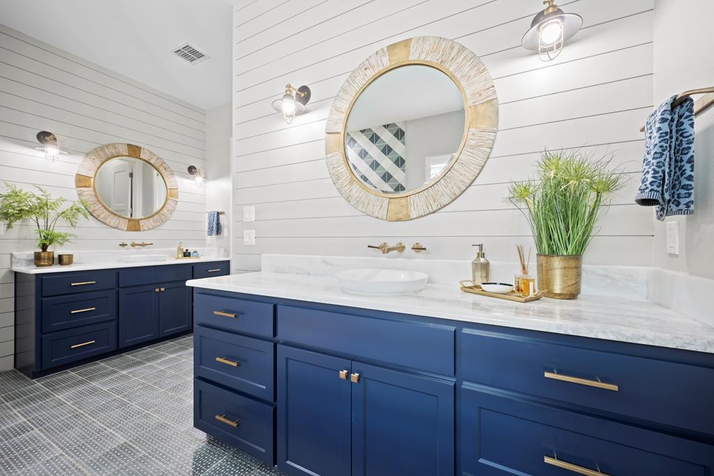 1002 Grand Cayman Ct