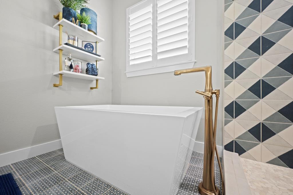 1002 Grand Cayman Ct