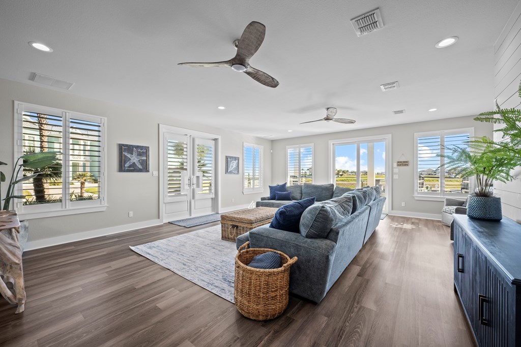 1002 Grand Cayman Ct