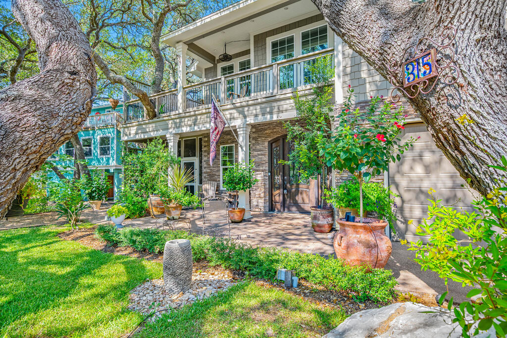 35 Bahama St
