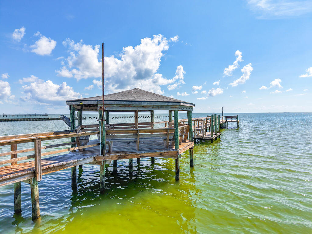 35 Bahama St