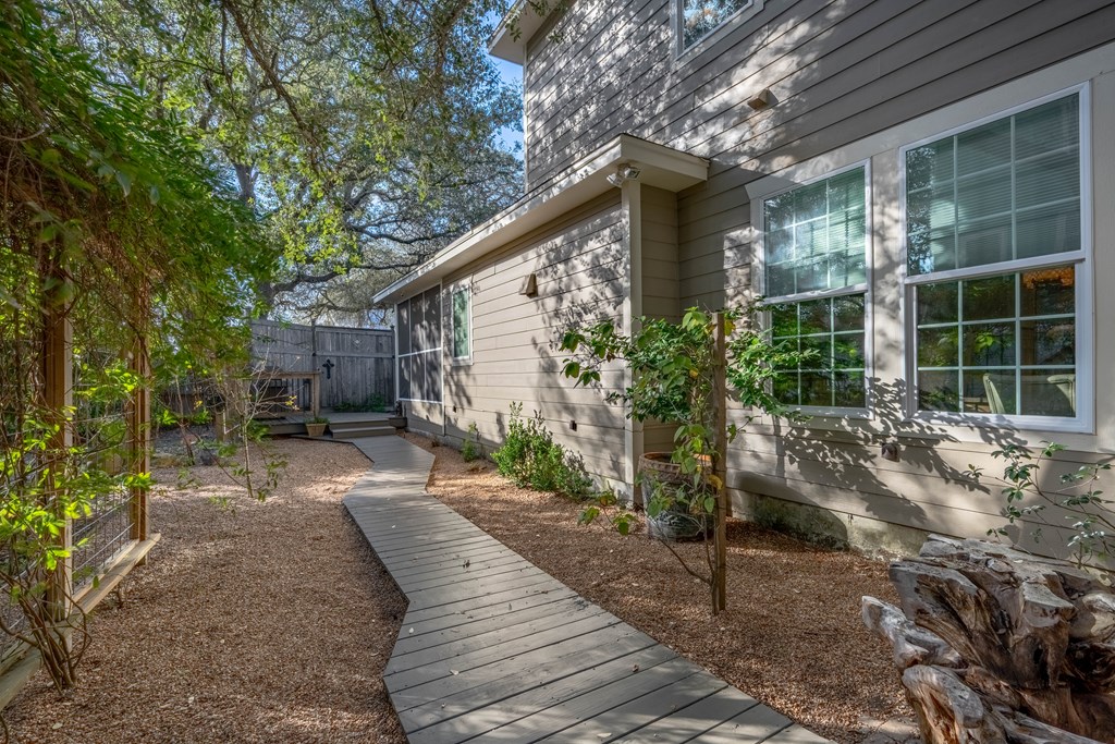 35 Bahama St