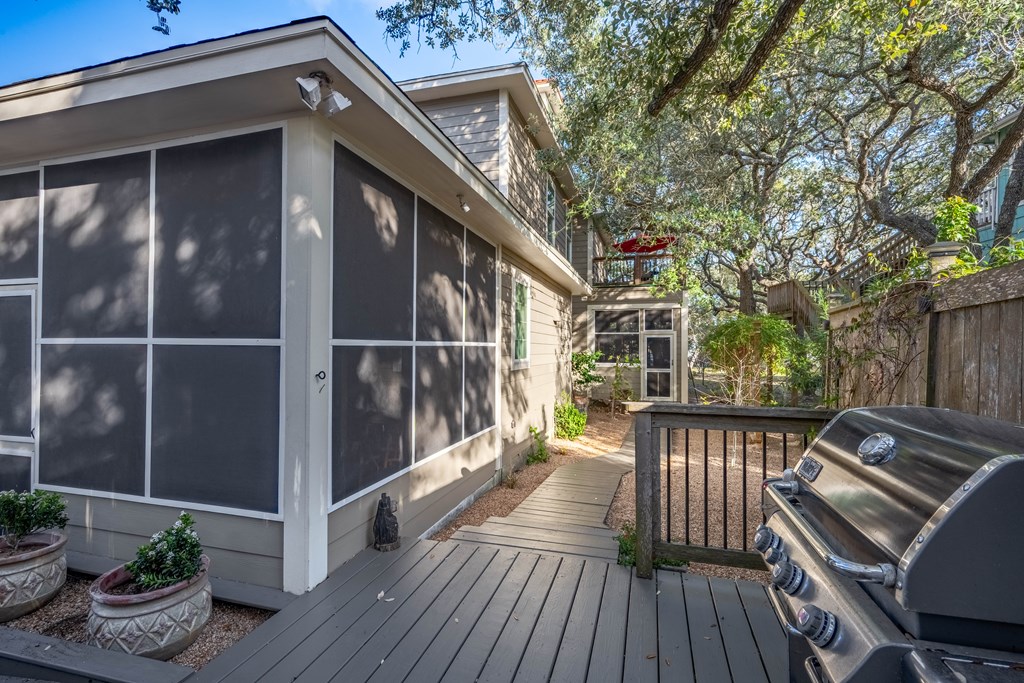 35 Bahama St