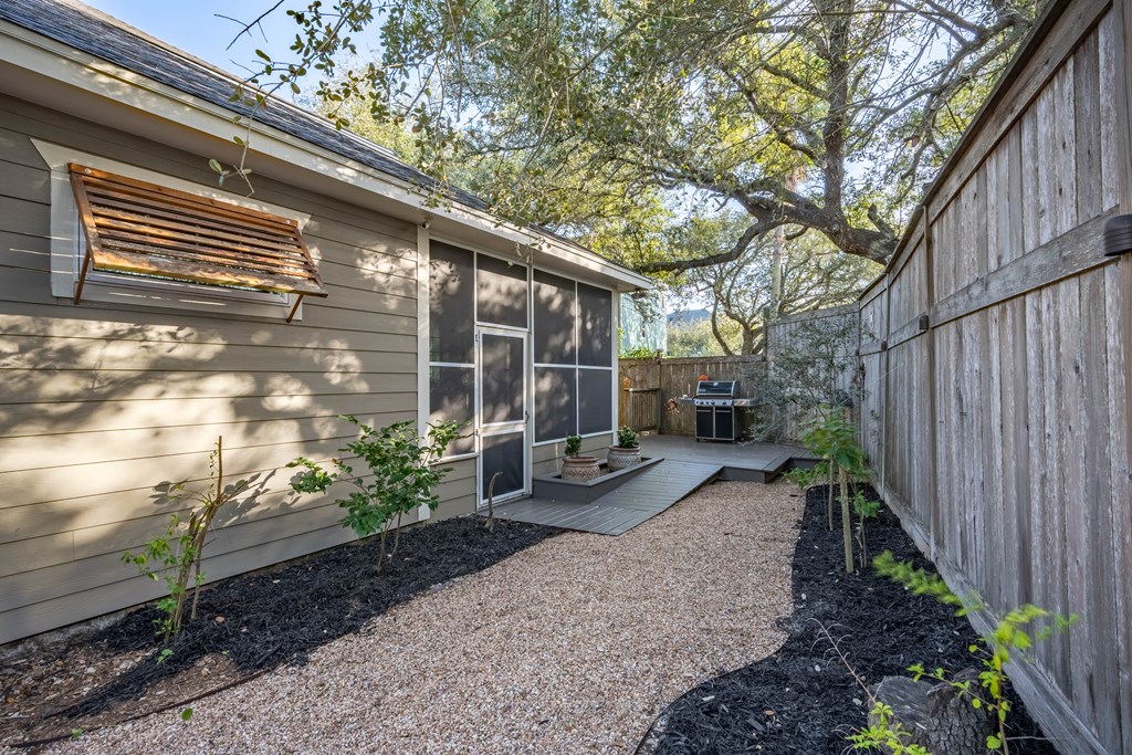35 Bahama St