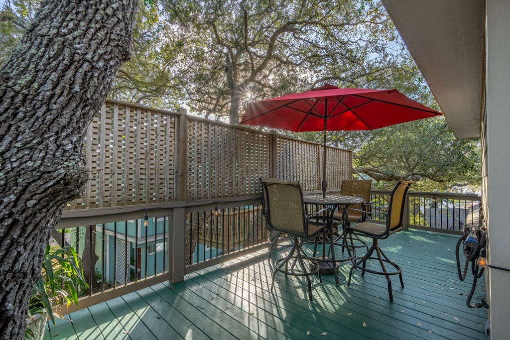 35 Bahama St