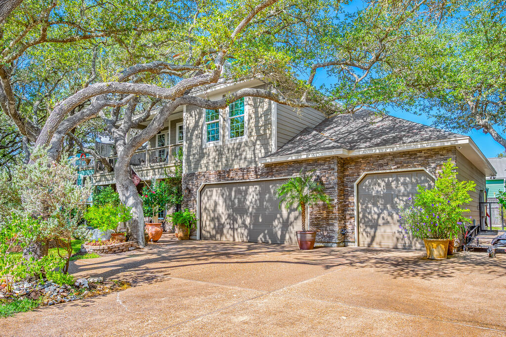 35 Bahama St