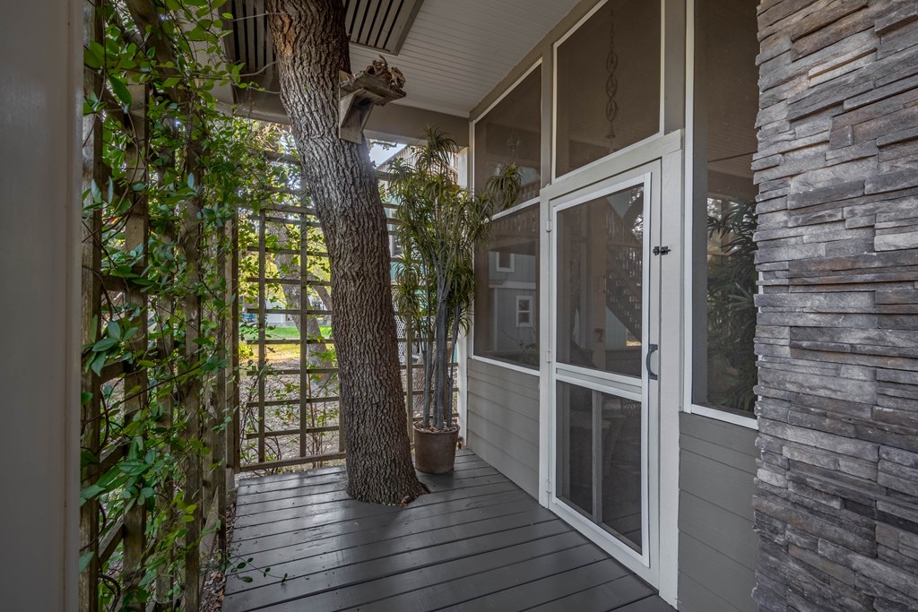 35 Bahama St