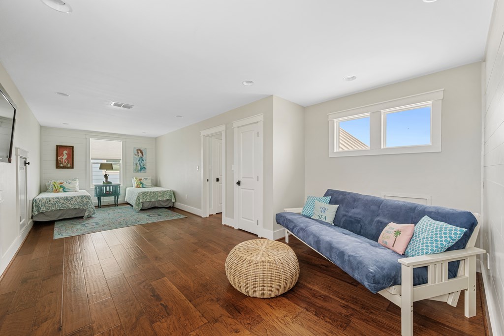 1006 Saint Johns Ct