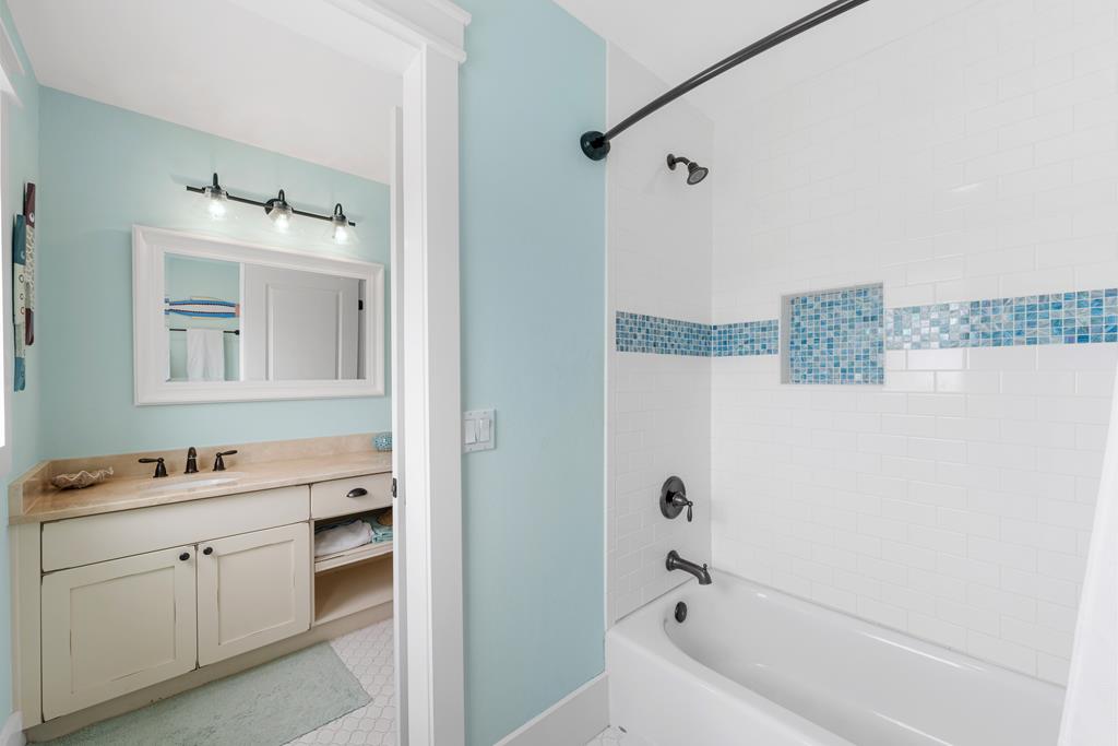 1006 Saint Johns Ct
