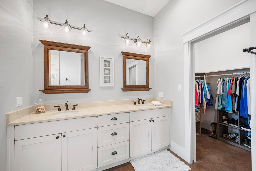1006 Saint Johns Ct