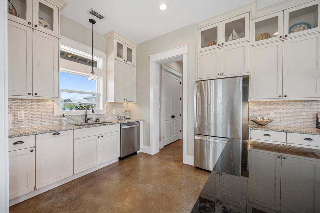 1006 Saint Johns Ct