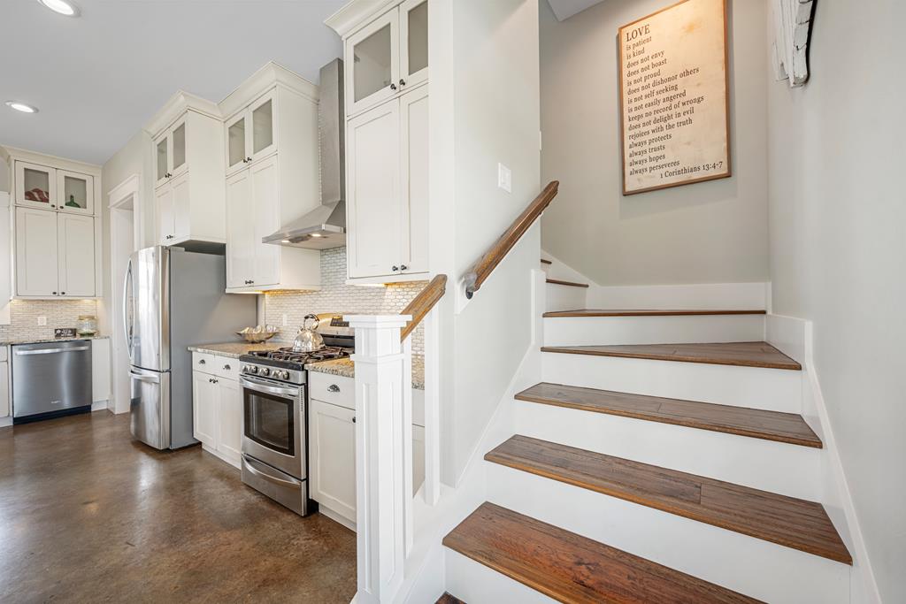 1006 Saint Johns Ct