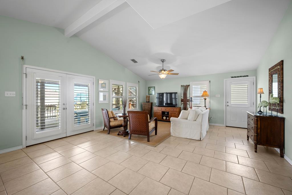 1027 S Magnolia