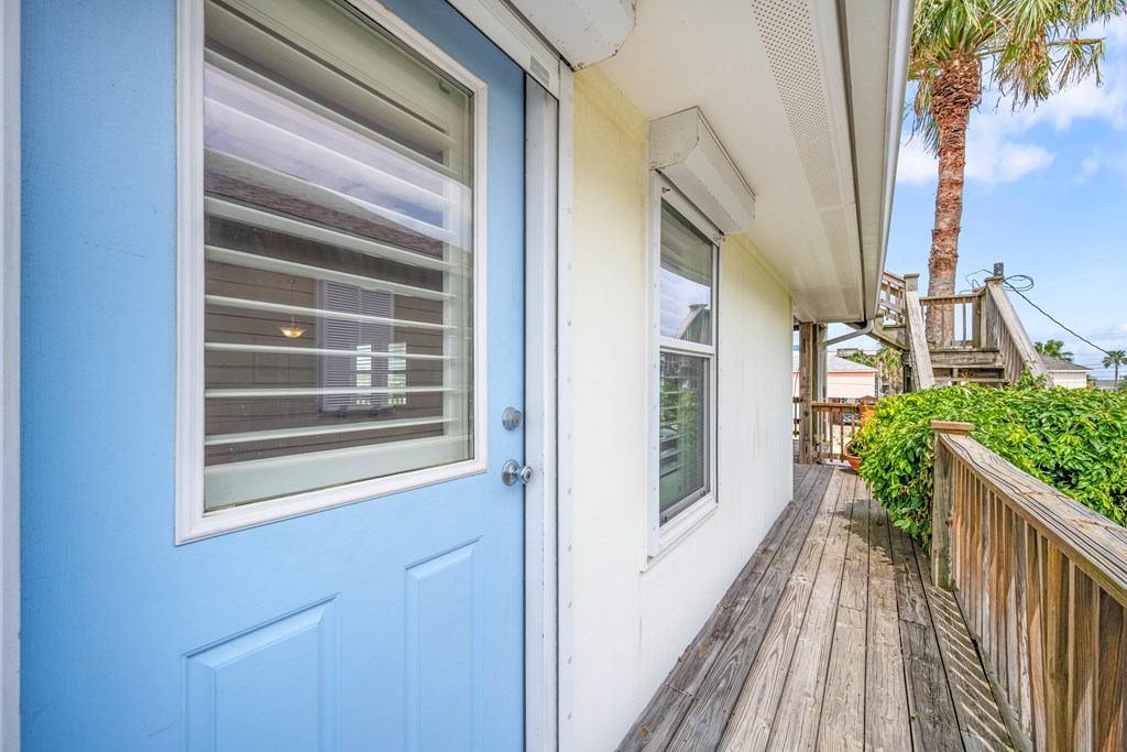 1027 S Magnolia