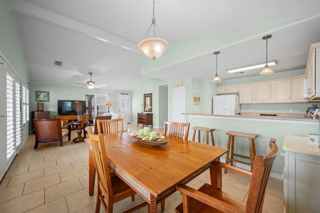 1027 S Magnolia