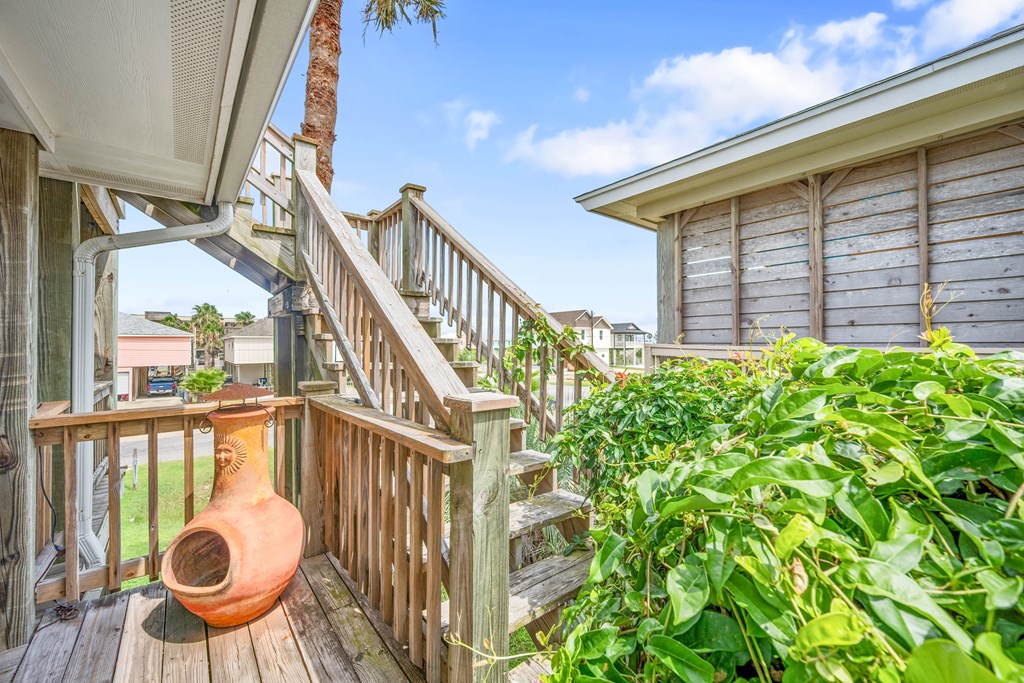 1027 S Magnolia