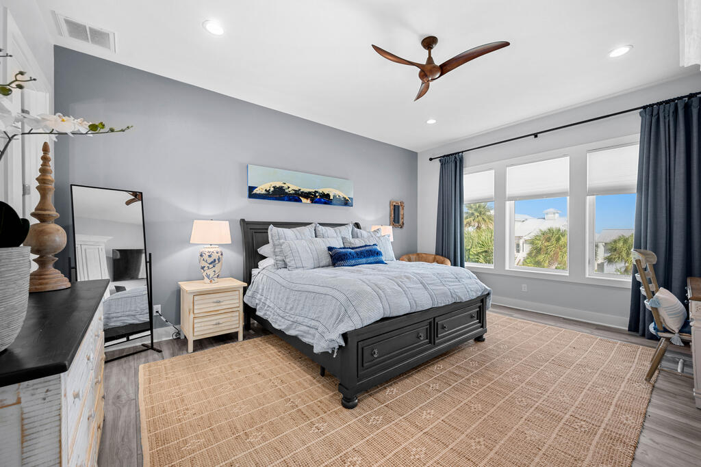 1010 Grand Cayman