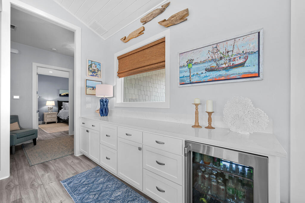 1010 Grand Cayman