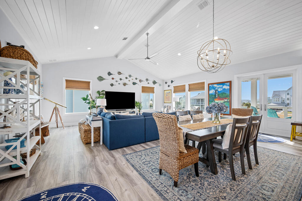 1010 Grand Cayman
