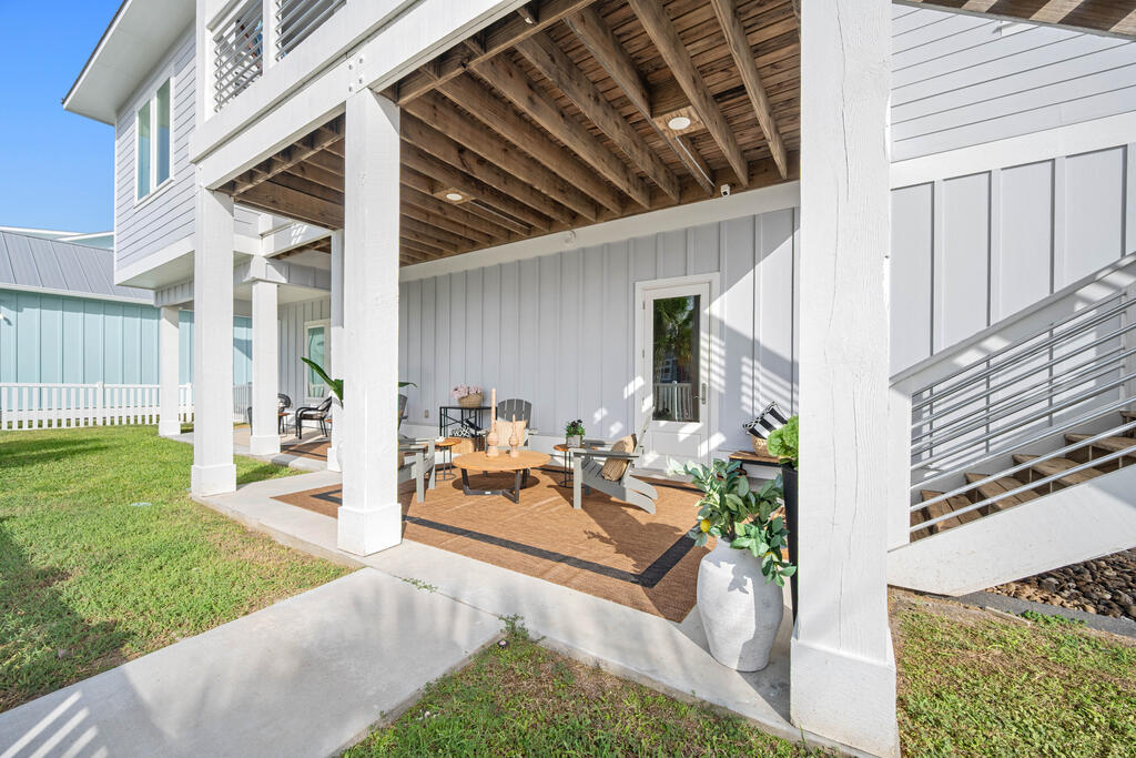 1010 Grand Cayman