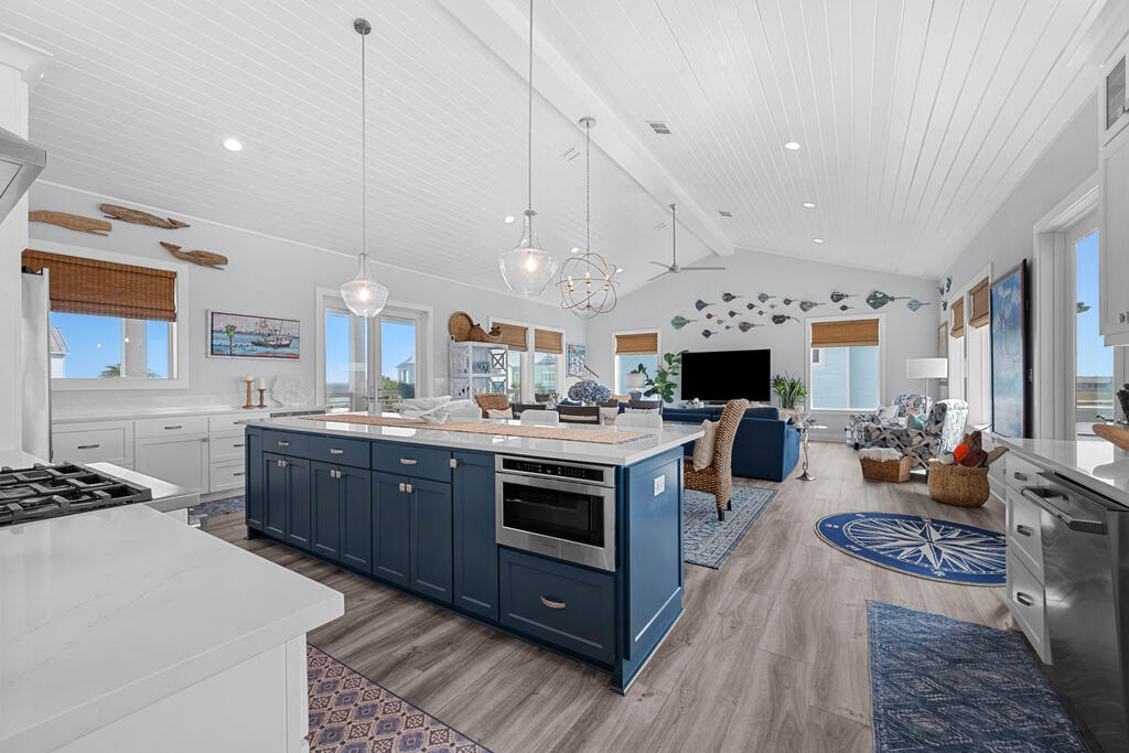 1010 Grand Cayman