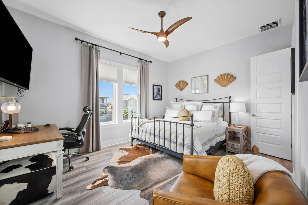 1010 Grand Cayman