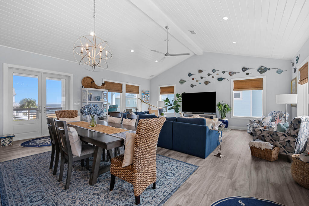 1010 Grand Cayman