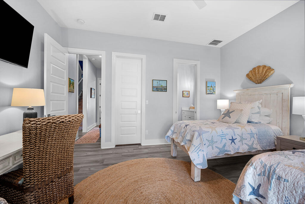 1010 Grand Cayman