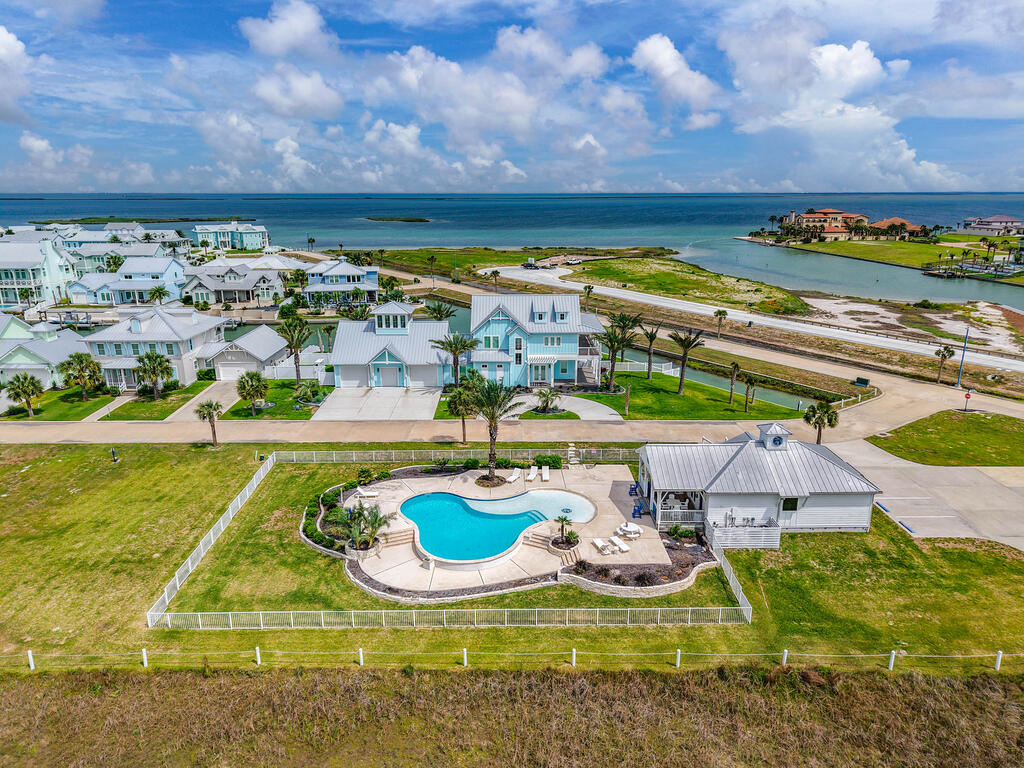 1010 Grand Cayman