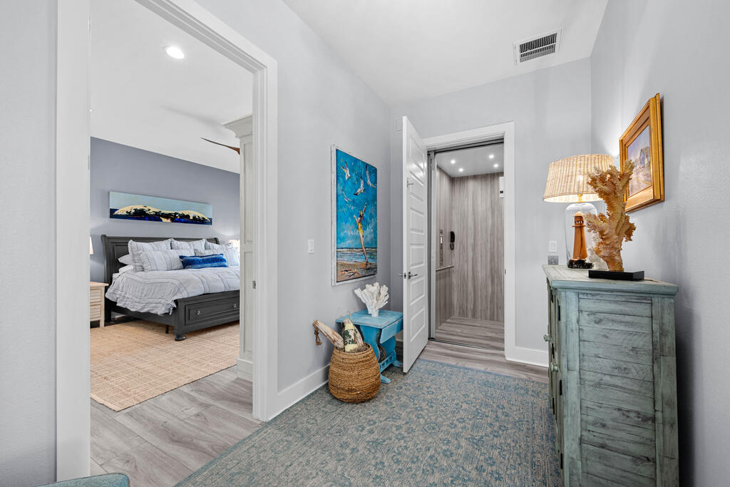 1010 Grand Cayman