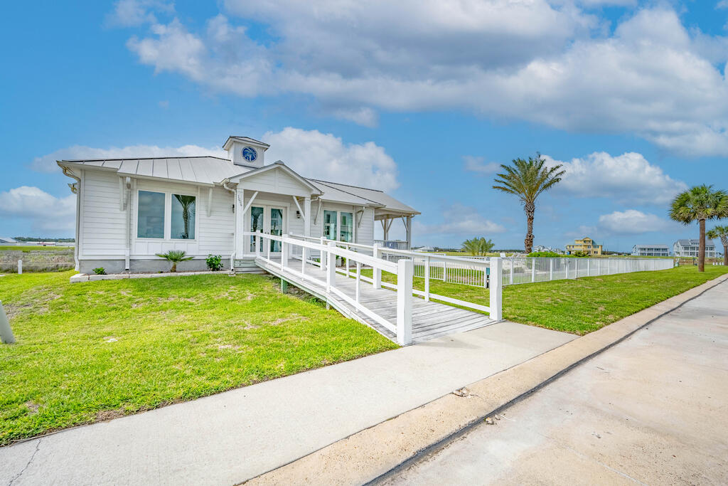 1010 Grand Cayman
