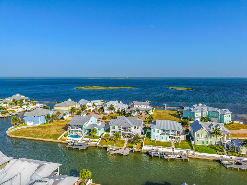 1010 Grand Cayman