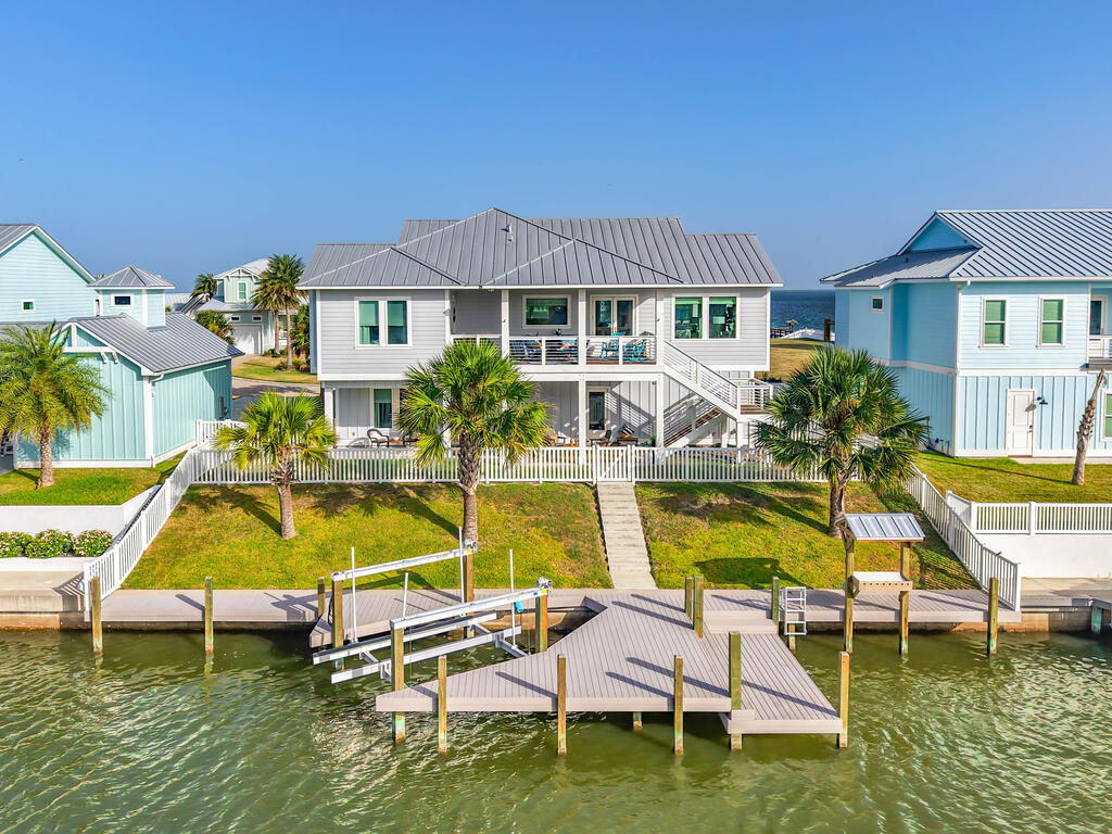 1010 Grand Cayman
