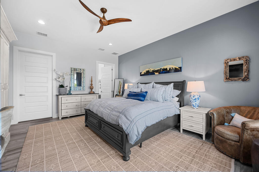 1010 Grand Cayman
