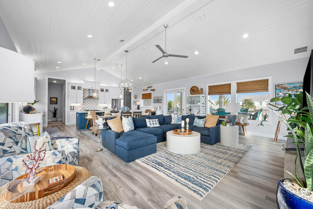 1010 Grand Cayman
