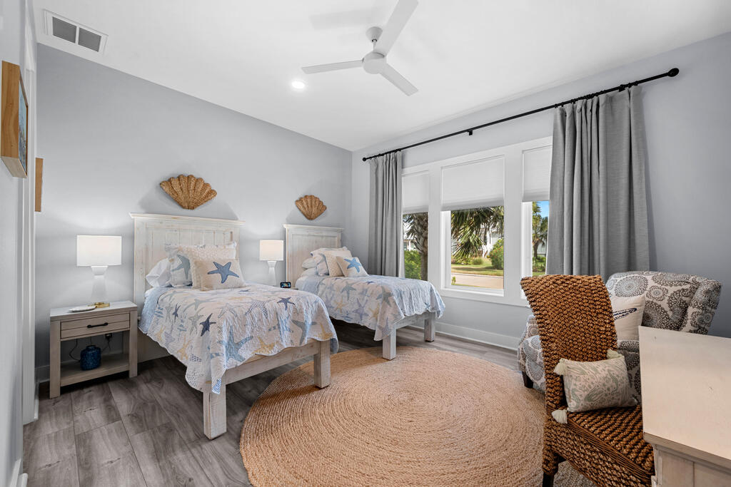 1010 Grand Cayman