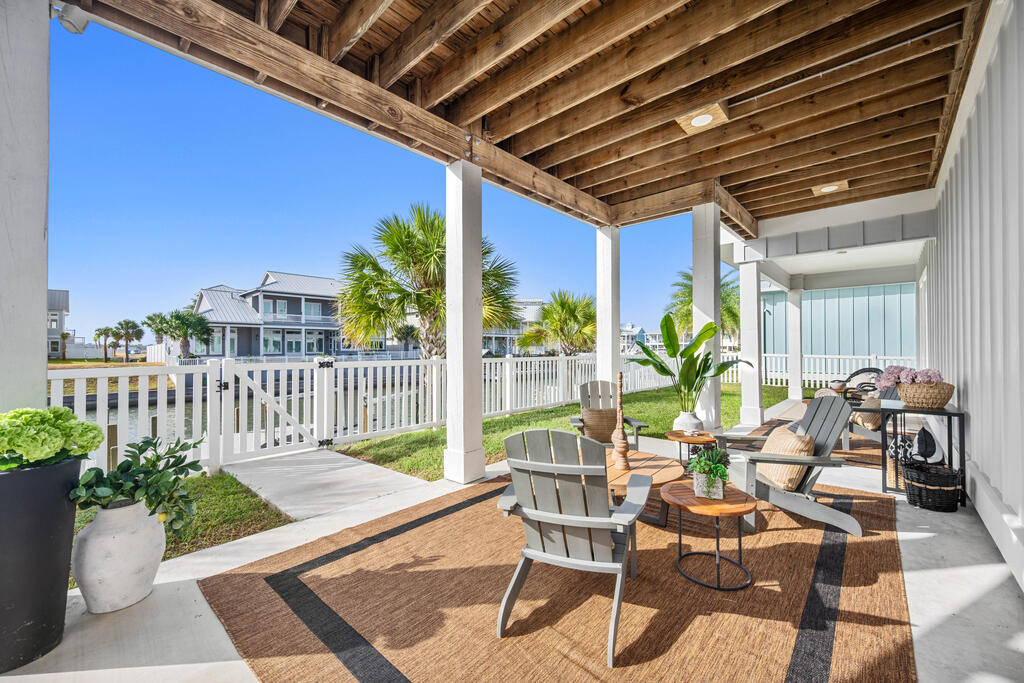 1010 Grand Cayman