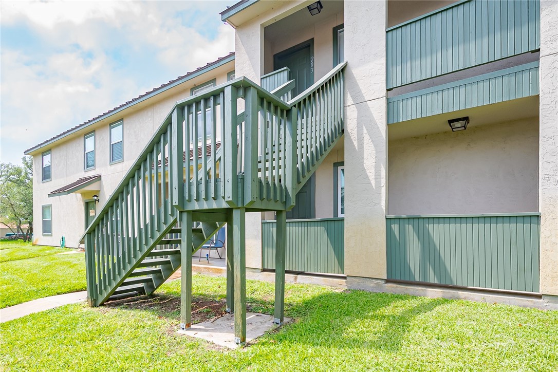 302 St Andrews G-203