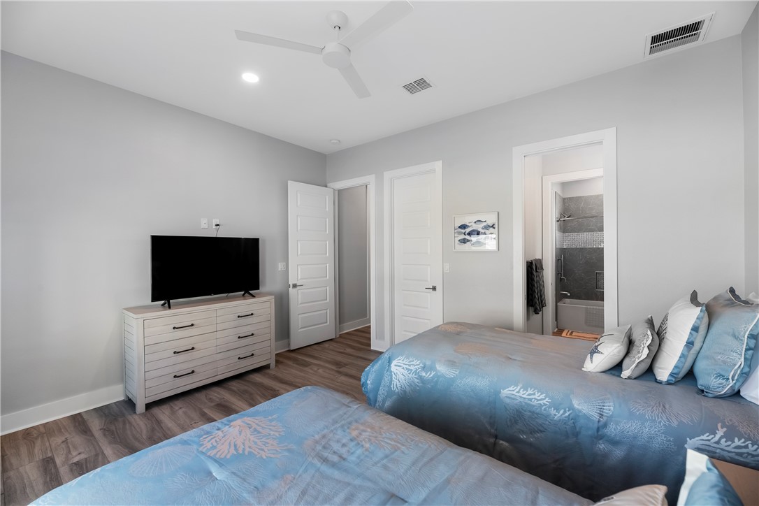 1010 Grand Cayman Ct