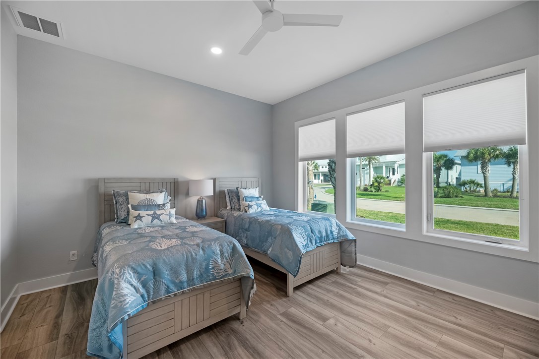 1010 Grand Cayman Ct