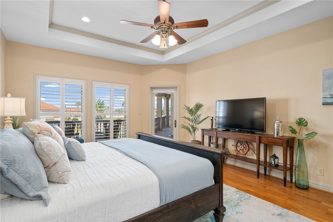 1114 Bay