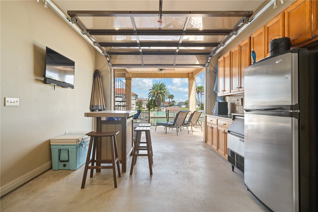 1114 Bay