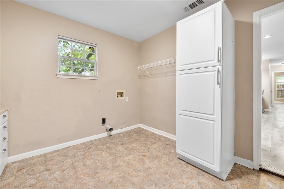 1508 N Live Oak St